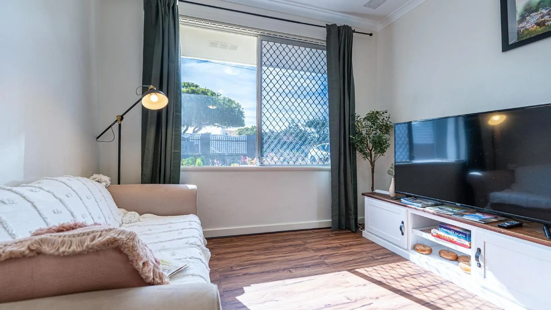 Villa A1 Airport Haven - Quick Access, Comfy & Free Parking Perth 0*,  Australien